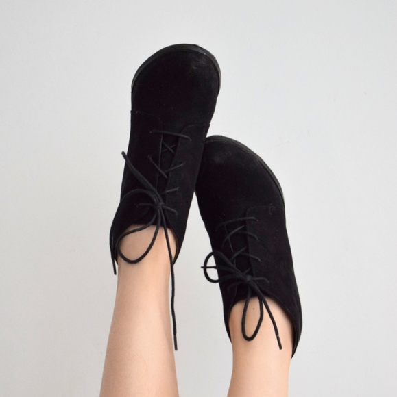 Incredible Angled Felt Booties - Picture 1 of 3